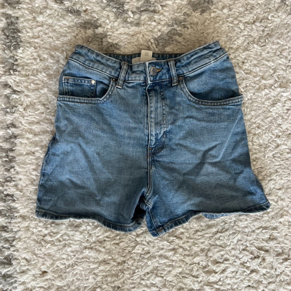 H&M Women's High Waisted Jean Short Size 2